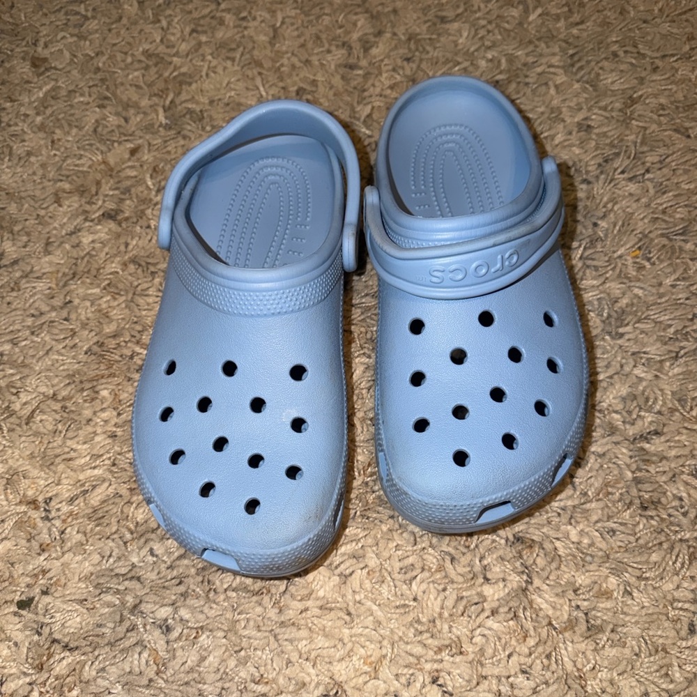 Blue adult crocs women’s size 9 or mens size 7 good used condition